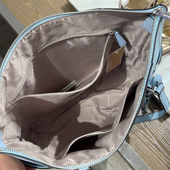 MICHAEL KORS Charlotte Large Leather Top-Zip Tote
Vista Blue 
NWT - Picture 15 of 16